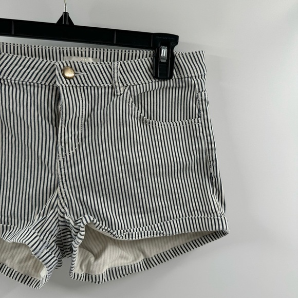 H&M Navy Blue & White Pinstriped Shorts – Size 8 - Picture 3 of 7